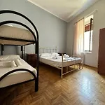 Portanova 6 Guest House