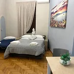 Portanova 6 Guest House